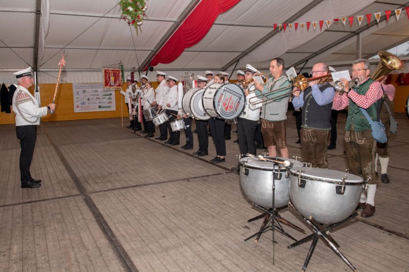 Zapfenstreich und Festakt