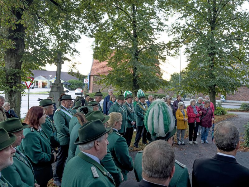 Marienandacht am neuen Standort der Schutzmantelmadonna